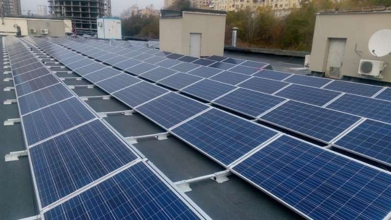 Первая в Киеве солнечная электростанция, которая работает по "зеленому тарифу" Фото 1